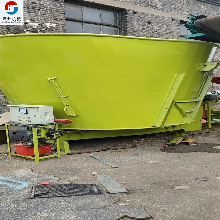 2、我想買(mǎi)一輛奶牛飼料攪拌車(chē)。哪個(gè)更好？